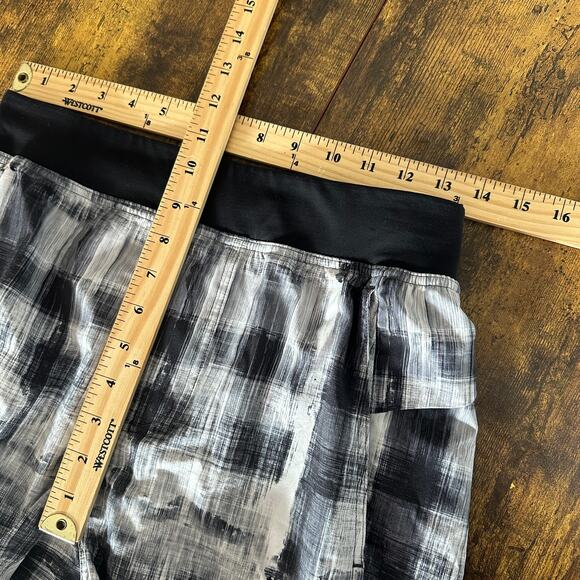 Lululemon The Plaid men’s shorts small 10” inseam liner less pockets - Picture 7 of 9